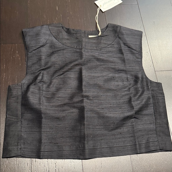 Julia Amory Slim Shell top Dupioni - Picture 2 of 3